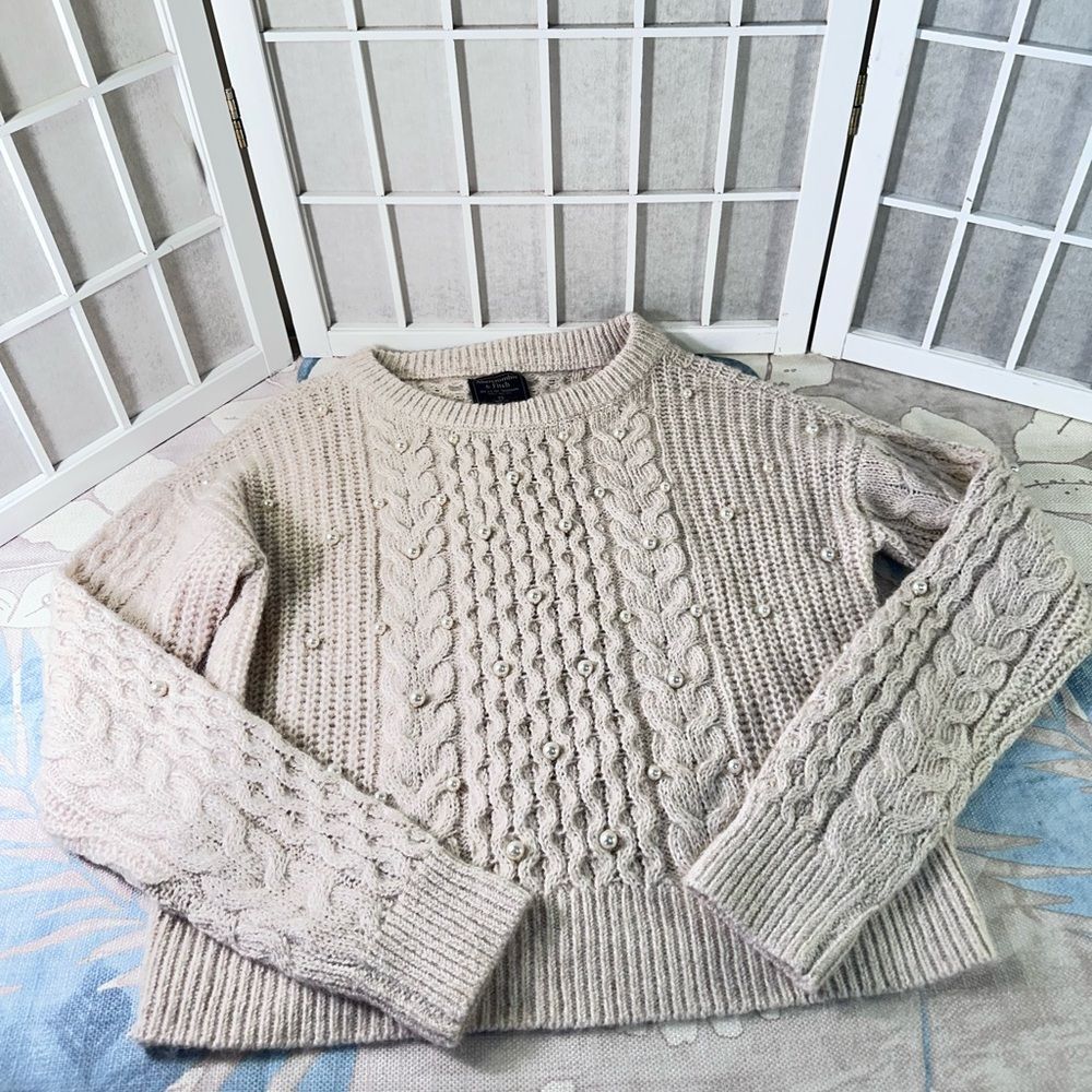 Abercrombie and Fitch Pearl Sweater - Picture 8 of 13